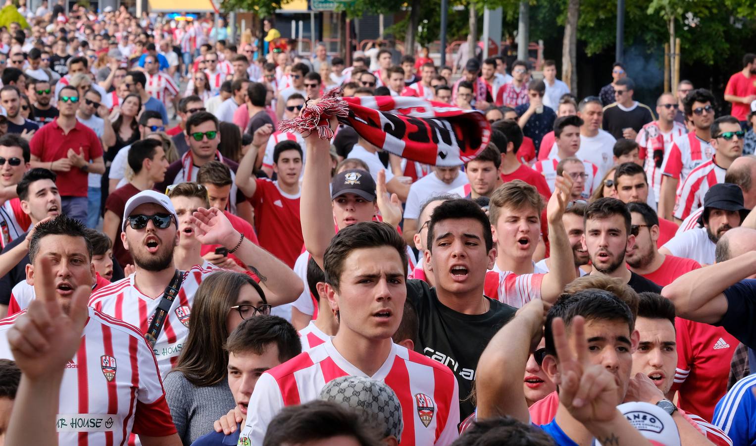 Fotos: El fútbol llena de color las calles logroñesas