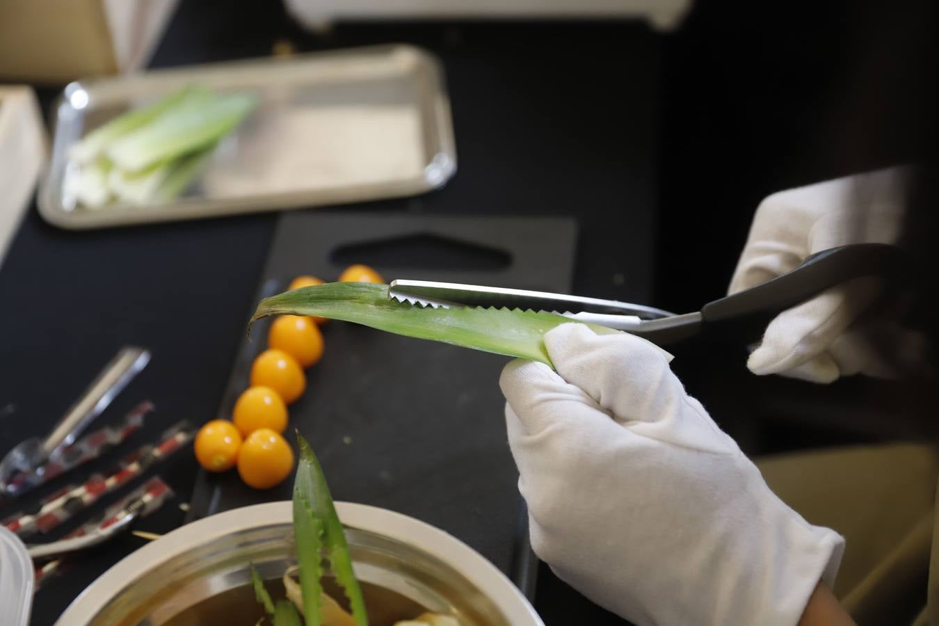 Nuria, del bar vegano El Arao, de la calle Padre Marín de Logroño, gana el concurso de cócteles de La Rioja. Este campeonato es clasificatorio para el Nacional que este año se celebrará en Pamplona a finales de noviembre y donde competirán concursantes de todas las Comunidades y de ahí saldrá el Campeón de España que irá al Campeonato del mundo.