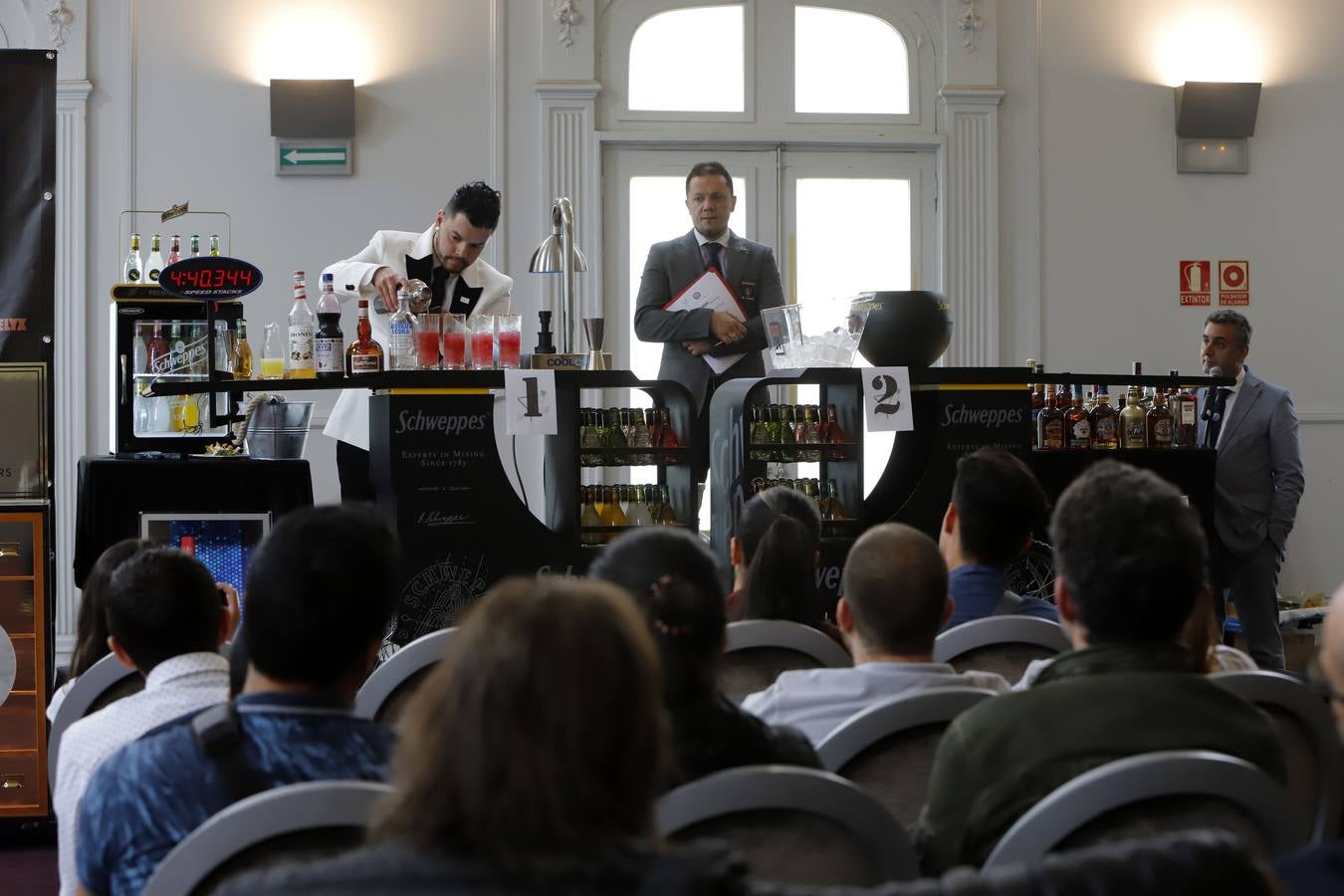 Nuria, del bar vegano El Arao, de la calle Padre Marín de Logroño, gana el concurso de cócteles de La Rioja. Este campeonato es clasificatorio para el Nacional que este año se celebrará en Pamplona a finales de noviembre y donde competirán concursantes de todas las Comunidades y de ahí saldrá el Campeón de España que irá al Campeonato del mundo.