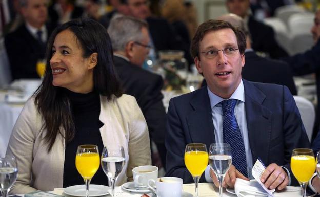 Villacís y Martínez Almeida asisten el pasado enero a una conferencia en Madrid.