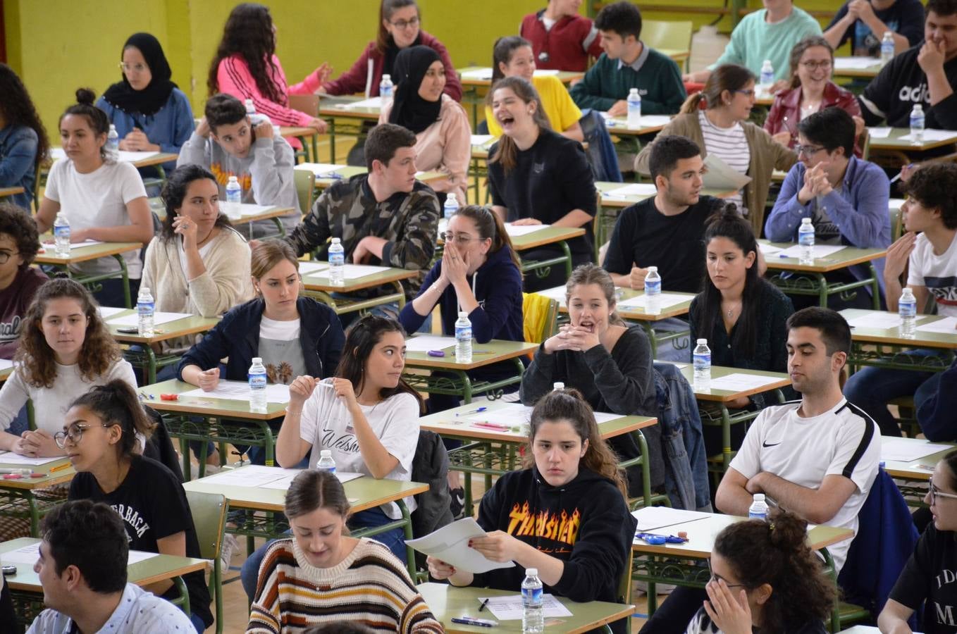 Un total de 238 alumnos de La Rioja se examinan en el pabellón del IES Quintiliano de la primera prueba de la Ebau. 
