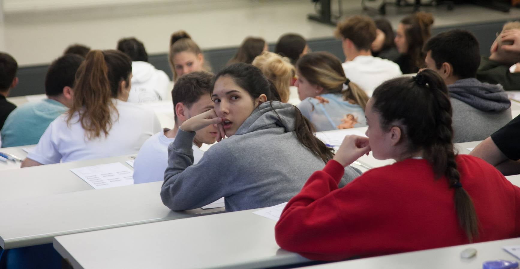 Fotos: Comienza la EBAU en Logroño