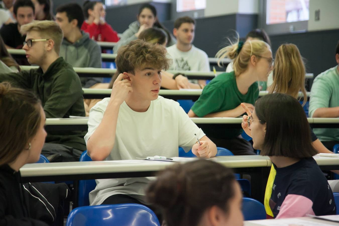 Fotos: Comienza la EBAU en Logroño