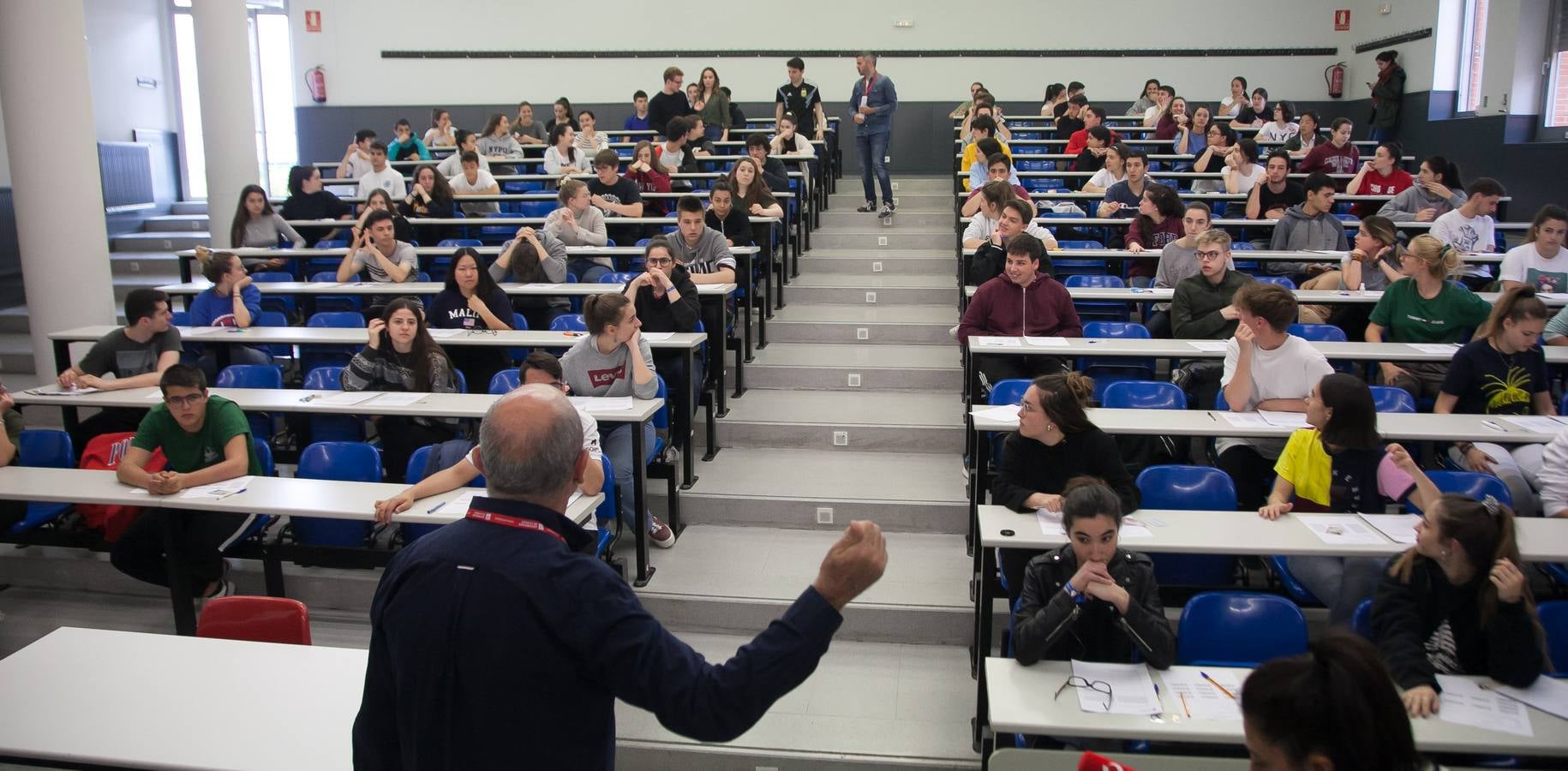 Fotos: Comienza la EBAU en Logroño