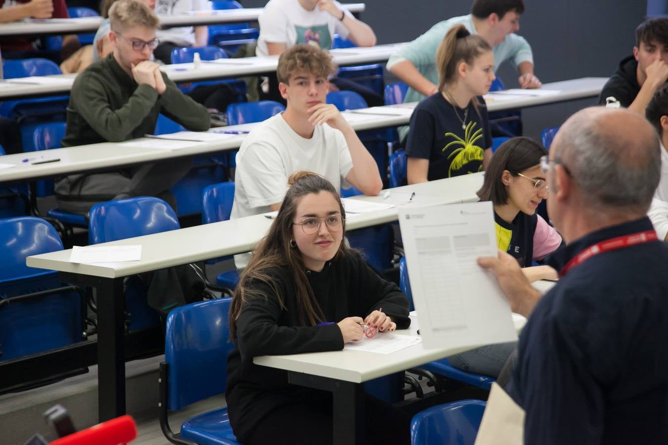 Fotos: Comienza la EBAU en Logroño