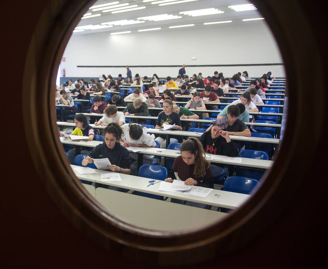 Fotos: Comienza la EBAU en Logroño