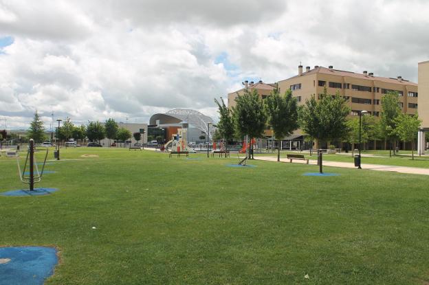 Zonas verdes y de juegos del parque jarrero del Mazo. :: Ó.S.J.