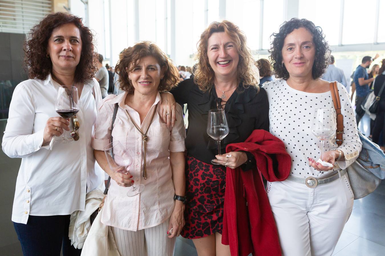 Dieciséis bodegas de todo el país ofrecieron sus vinos en la Cata Popular de los X Premios Ecovino, en Riojafórum