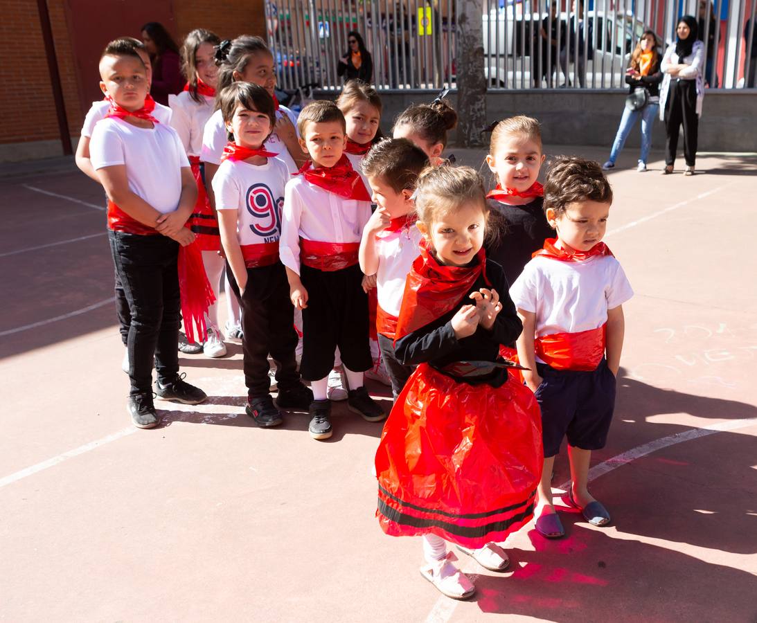 Fotos: Representación de San Bernabé por los alumnos del colegio Vélez de Guevara