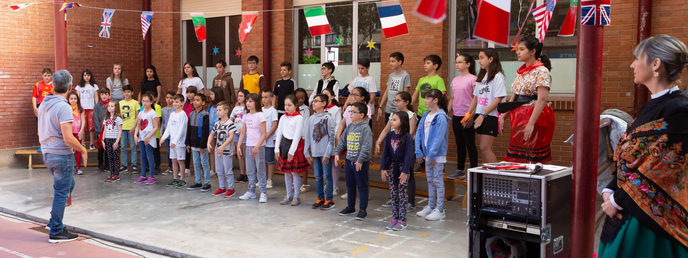 Fotos: Representación de San Bernabé por los alumnos del colegio Vélez de Guevara