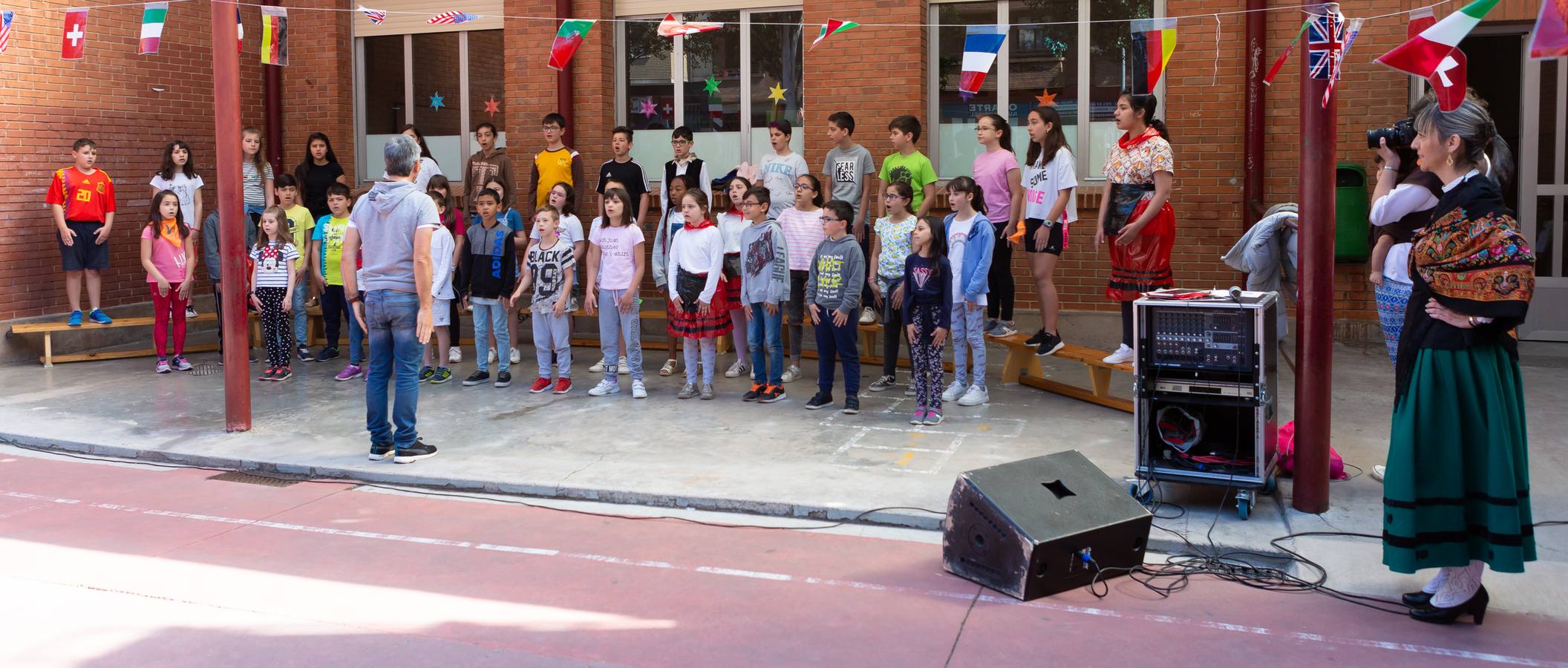 Fotos: Representación de San Bernabé por los alumnos del colegio Vélez de Guevara