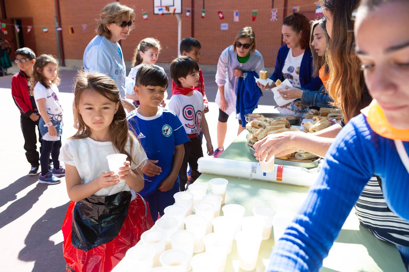 Fotos: Representación de San Bernabé por los alumnos del colegio Vélez de Guevara