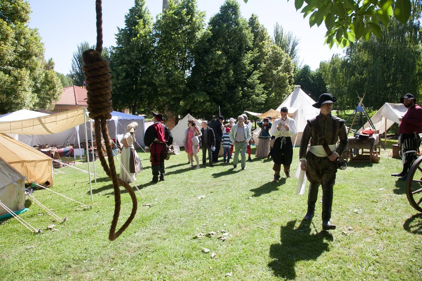 Fotos: Recreación del campamento francés en el parque del Ebro