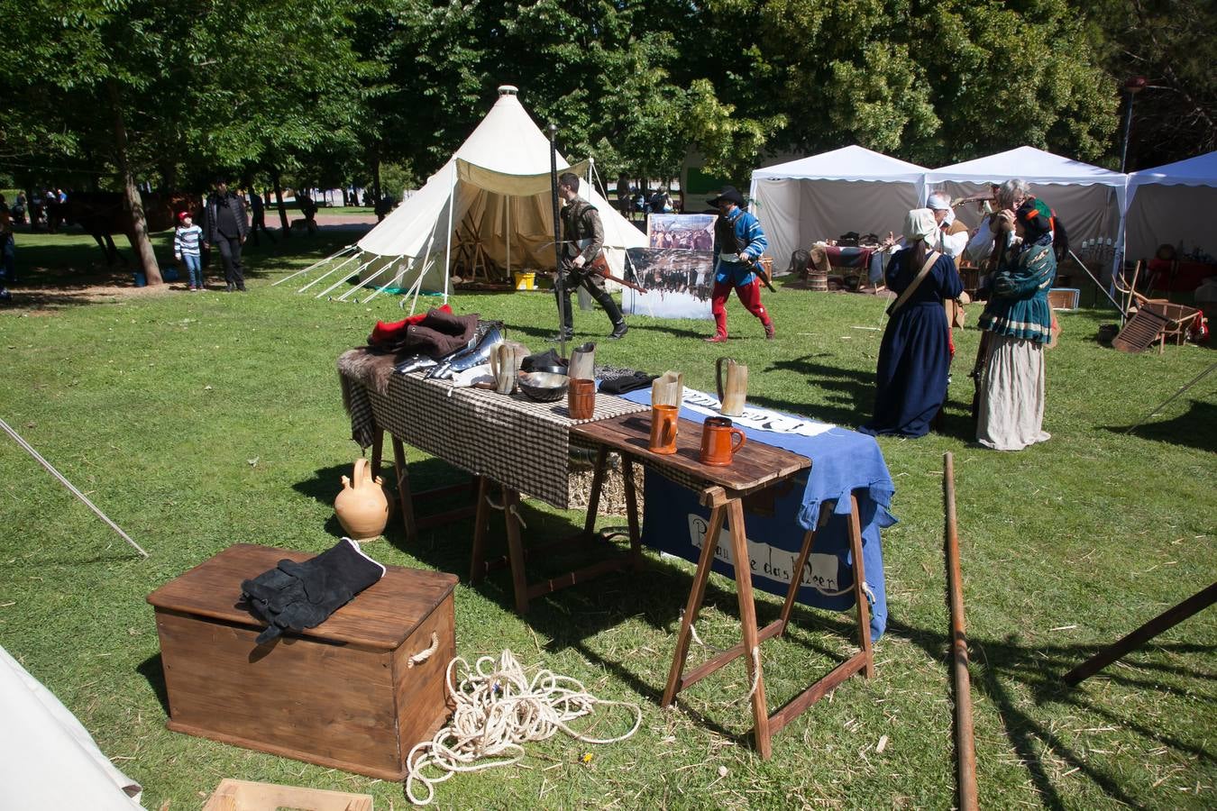Fotos: Recreación del campamento francés en el parque del Ebro