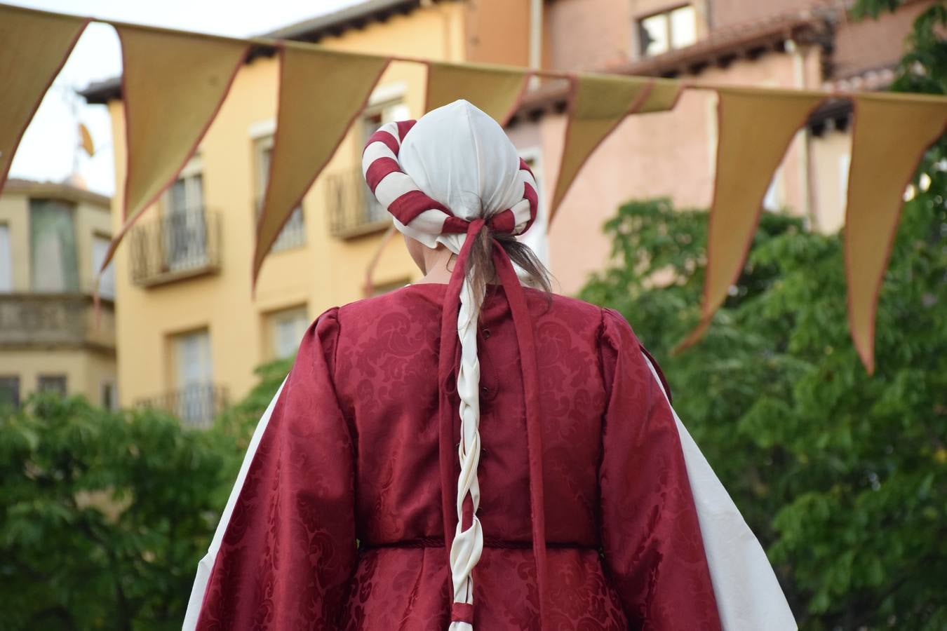 Fotos: Pasarela de trajes renacentistas en la plaza del Mercado