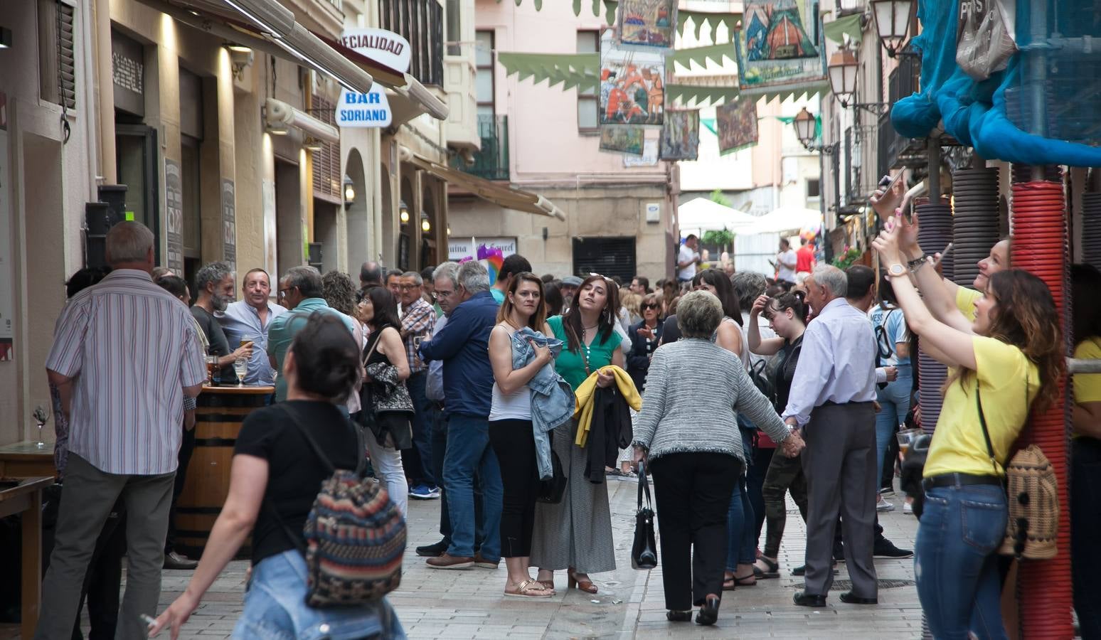 Fotos: Ambiente en las calles de Logroño por San Bernabé: el sábado