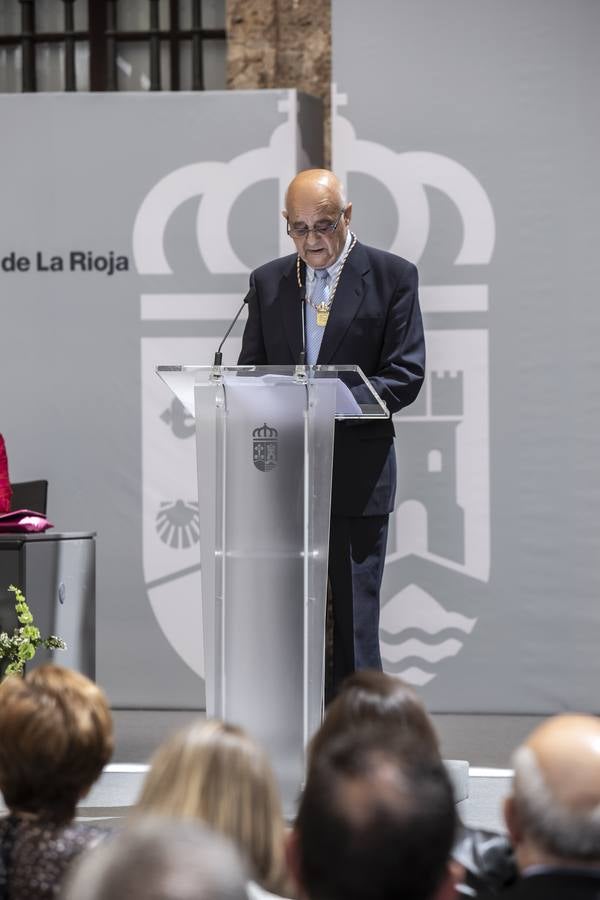 San Millán de la Cogolla ha acogido la celebración institucional del 9 de junio con la entrega de las Medallas de La Rioja, el Galardón de las Artes y las distinciones de Riojanos Ilustres 