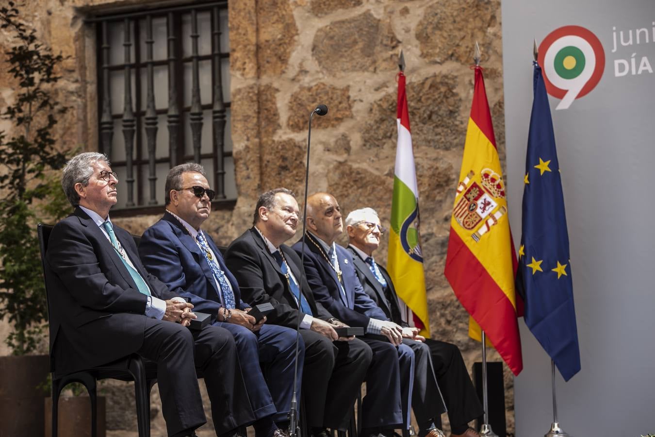 San Millán de la Cogolla ha acogido la celebración institucional del 9 de junio con la entrega de las Medallas de La Rioja, el Galardón de las Artes y las distinciones de Riojanos Ilustres 