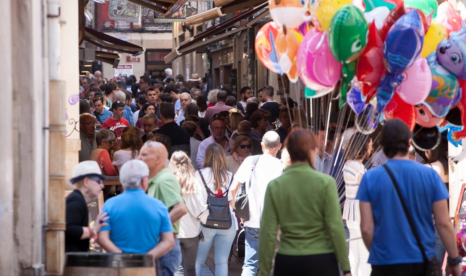 Fotos: Un domingo muy festivo en Logroño