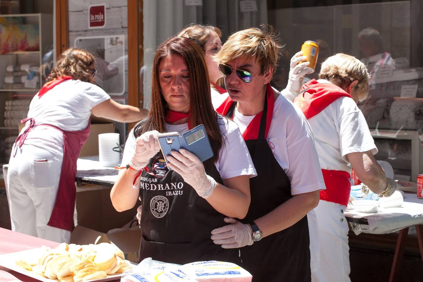 Fotos: Un domingo muy festivo en Logroño