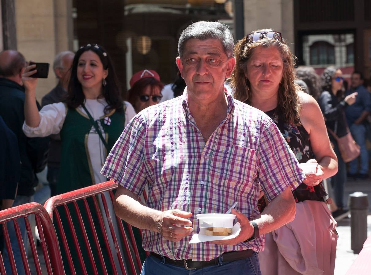 Fotos: Un domingo muy festivo en Logroño