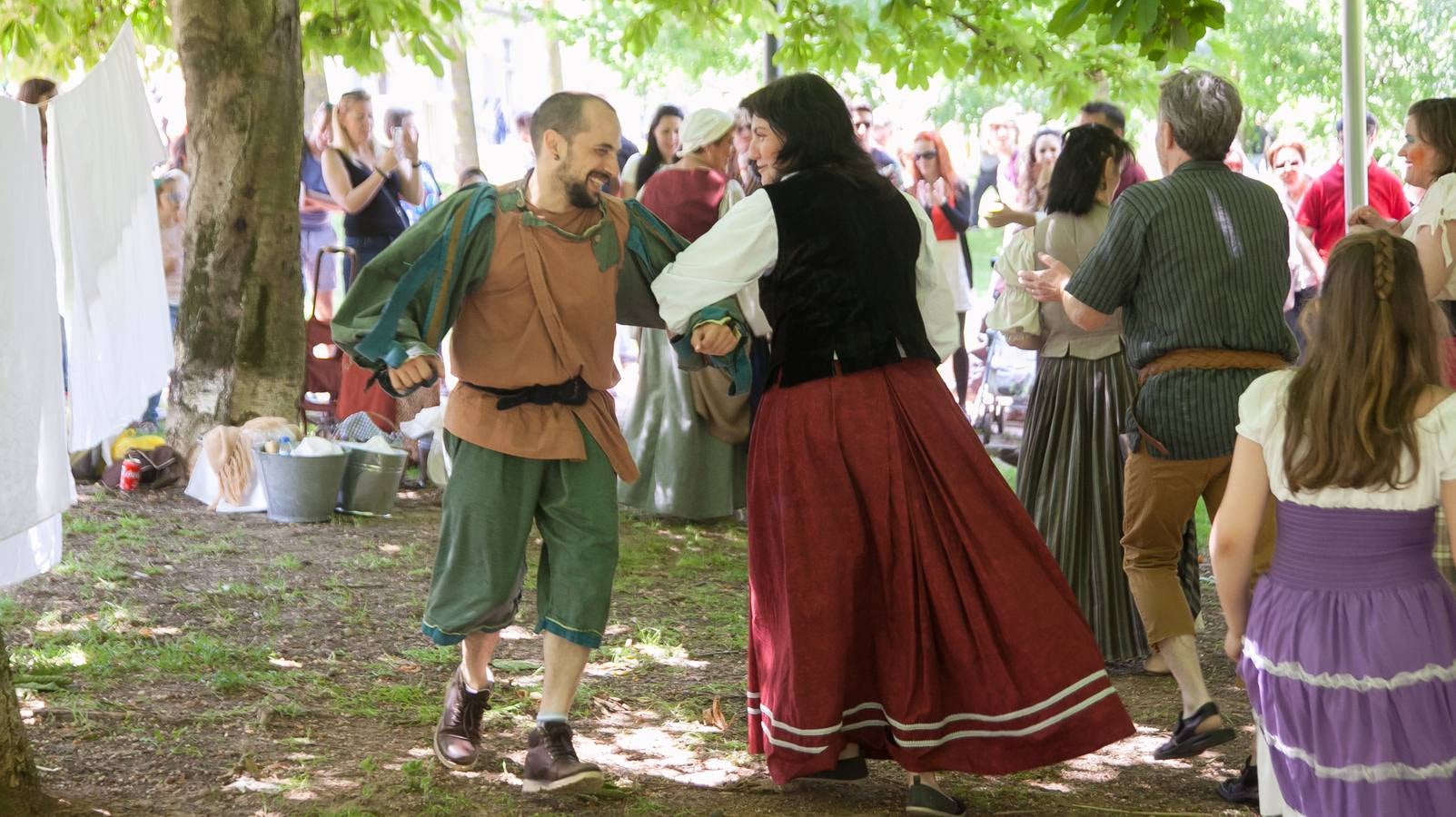 Fotos: Un domingo muy festivo en Logroño