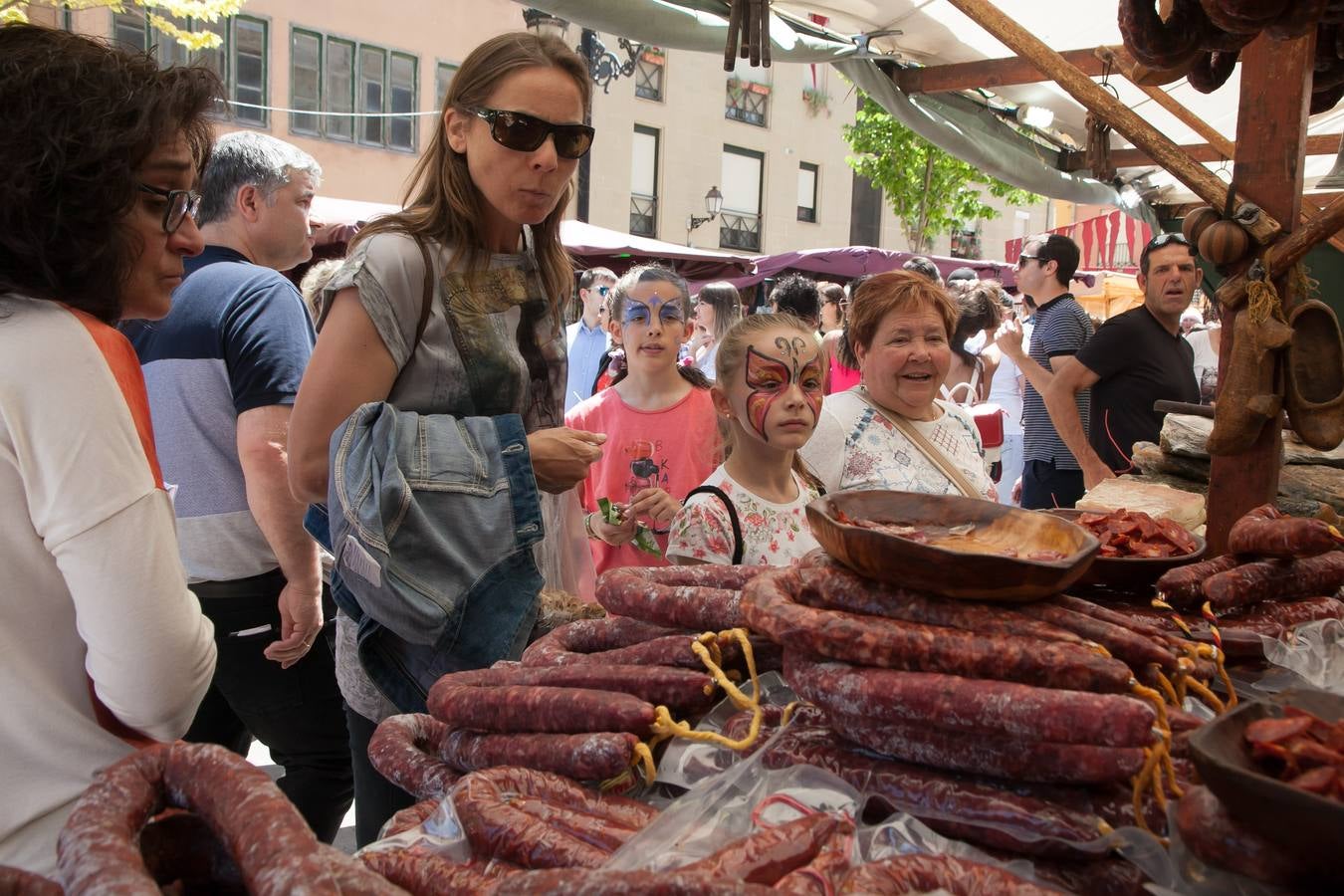 Fotos: Un domingo muy festivo en Logroño