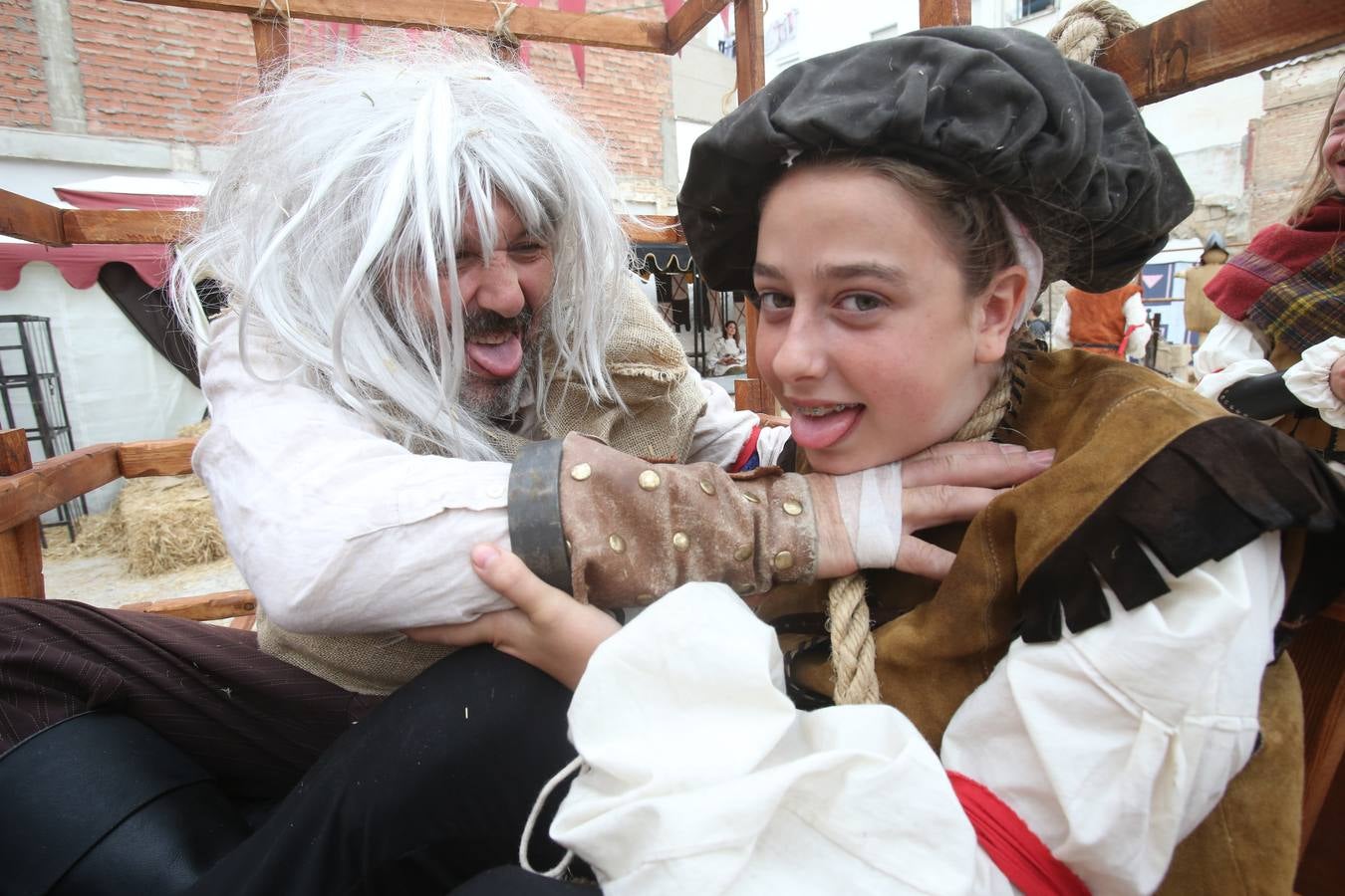 Fotos: Los franceses acampan a orillas del Ebro