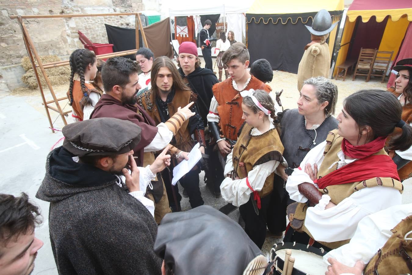 Fotos: Los franceses acampan a orillas del Ebro