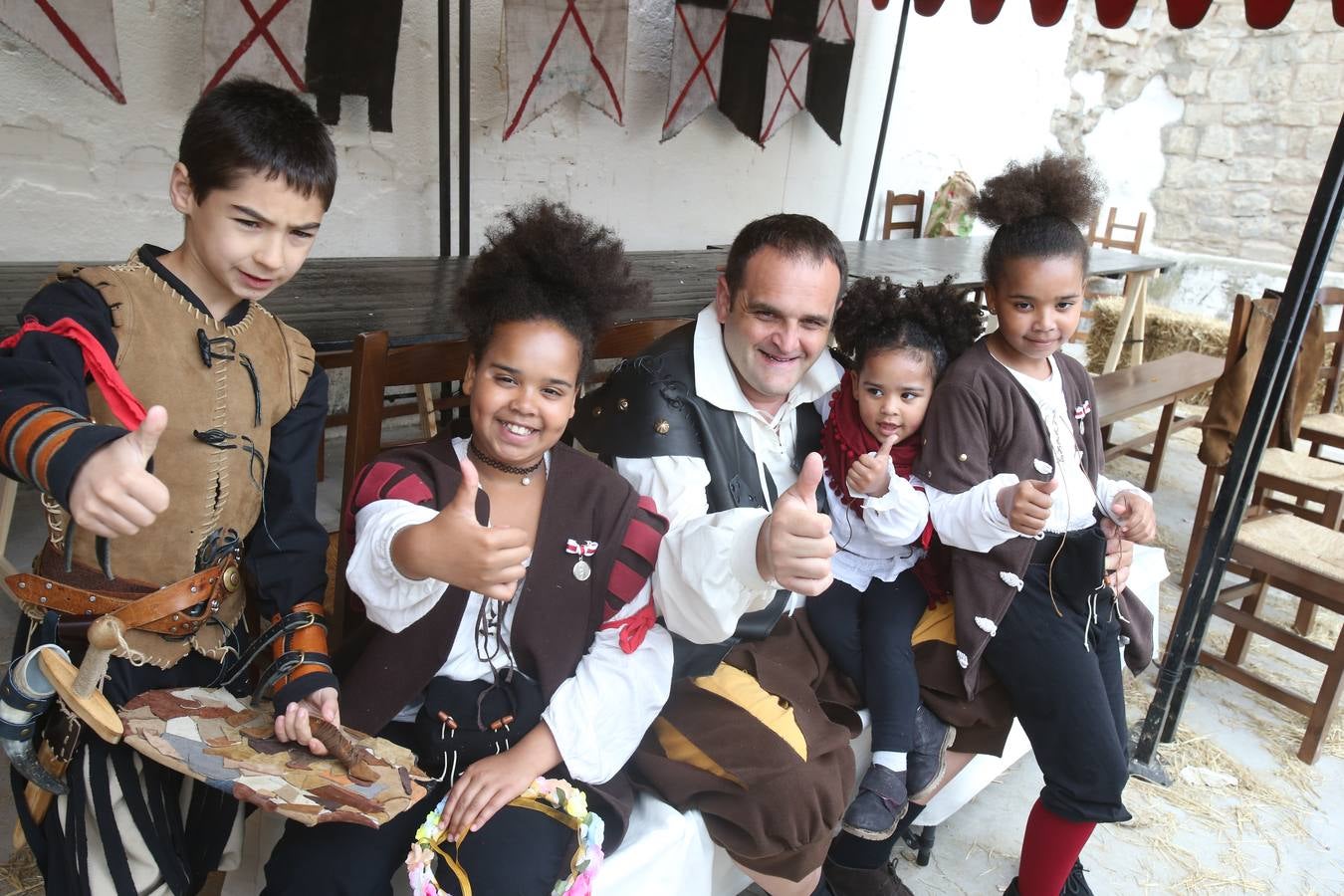 Fotos: Los franceses acampan a orillas del Ebro