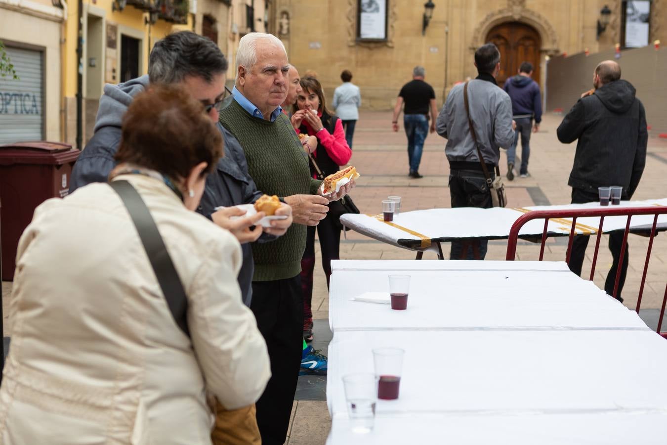 Fotos: La Casa de Andalucía ofrece una degustación de bocatita de melva con pimientos