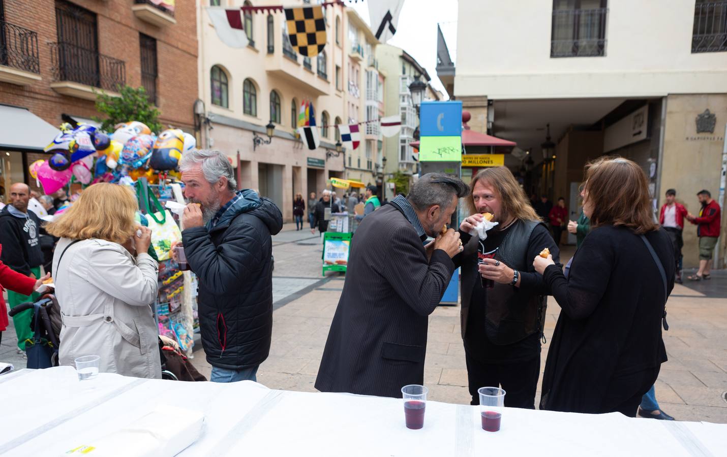 Fotos: La Casa de Andalucía ofrece una degustación de bocatita de melva con pimientos