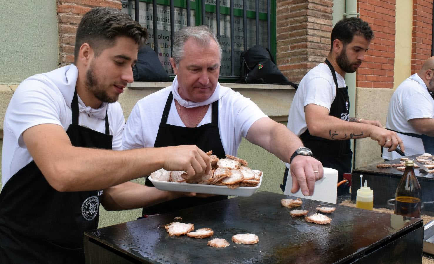 Fotos: Degustación de embuchados a cargo de la Peña La Uva