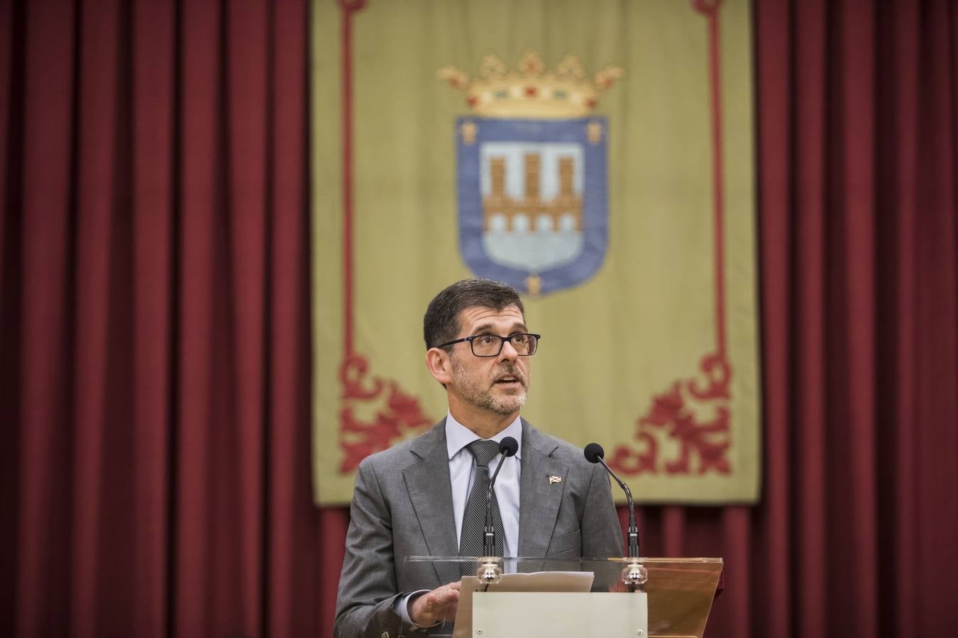 Acto de entrega de la Insignias de San Bernabe, en esta ocasión, al periodista Fernando Lazaro; la presidenta del CERMI, Manoli Muro; el medico Joaquin Yanguela; y la voluntaria Maria Jesus Romero