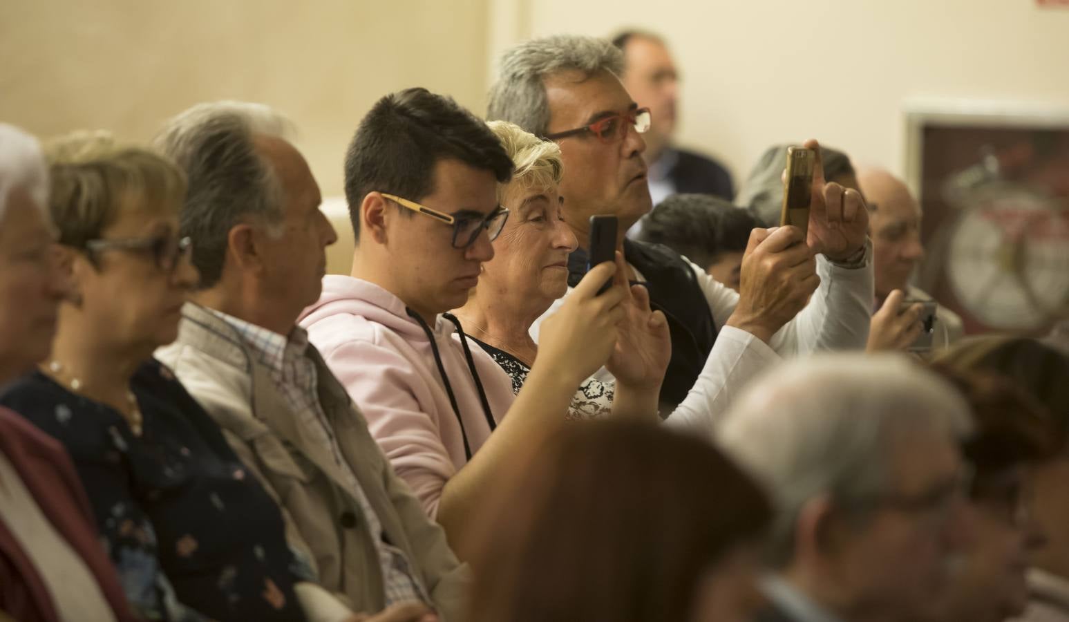 Acto de entrega de la Insignias de San Bernabé, en esta ocasión, al periodista Fernando Lázaro; la presidenta del CERMI, Manoli Muro; el médico Joaquín Yangüela; y la voluntaria María Jesús Romero