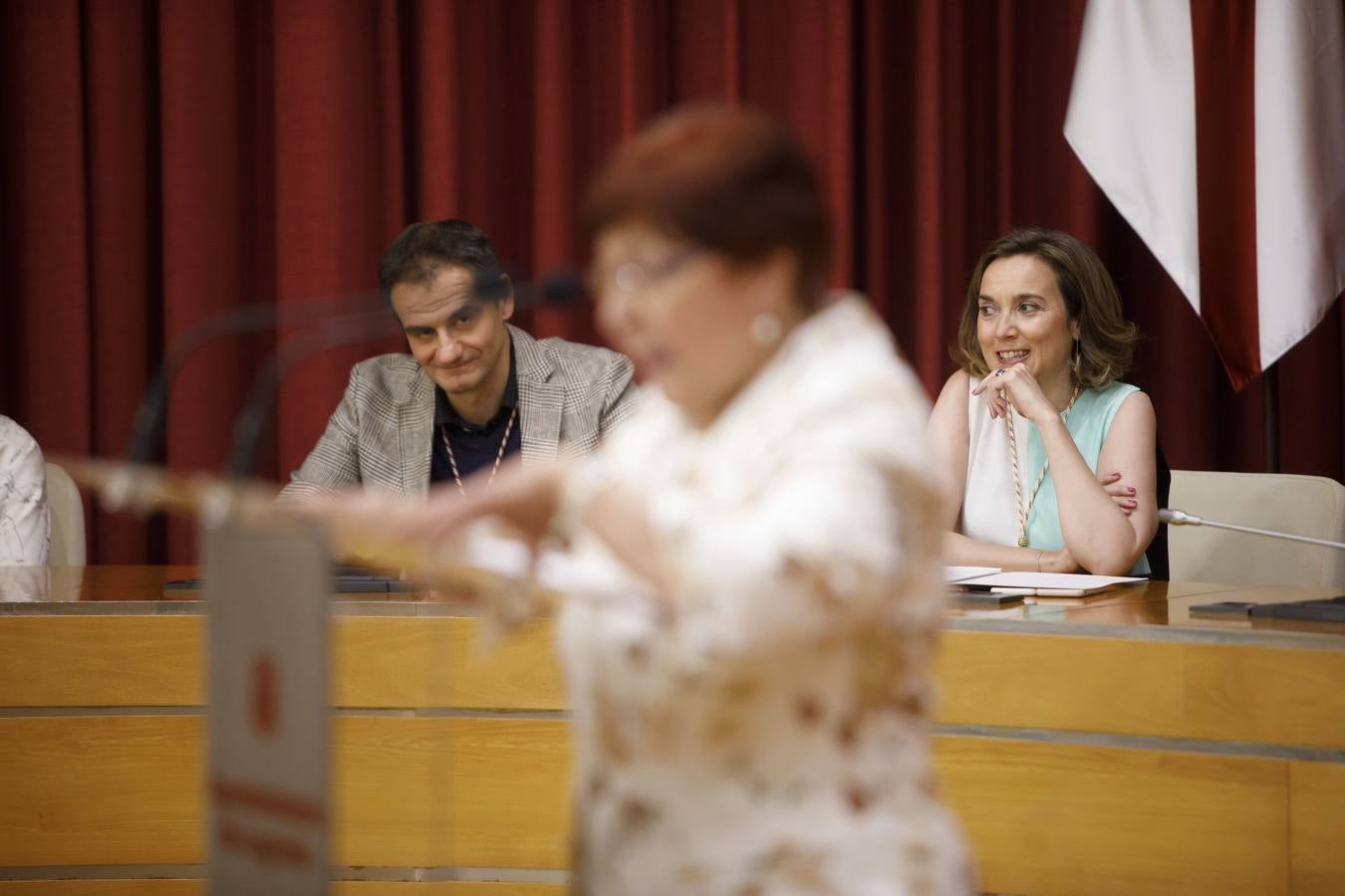 Acto de entrega de la Insignias de San Bernabé, en esta ocasión, al periodista Fernando Lázaro; la presidenta del CERMI, Manoli Muro; el médico Joaquín Yangüela; y la voluntaria María Jesús Romero