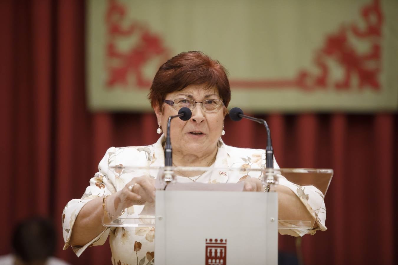 Acto de entrega de la Insignias de San Bernabé, en esta ocasión, al periodista Fernando Lázaro; la presidenta del CERMI, Manoli Muro; el médico Joaquín Yangüela; y la voluntaria María Jesús Romero