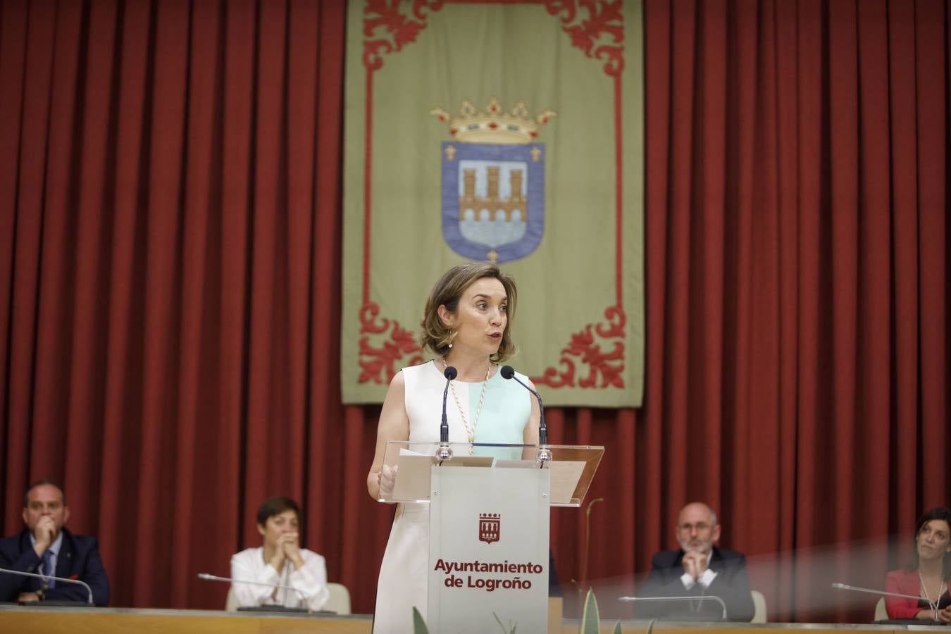 Acto de entrega de la Insignias de San Bernabé, en esta ocasión, al periodista Fernando Lázaro; la presidenta del CERMI, Manoli Muro; el médico Joaquín Yangüela; y la voluntaria María Jesús Romero