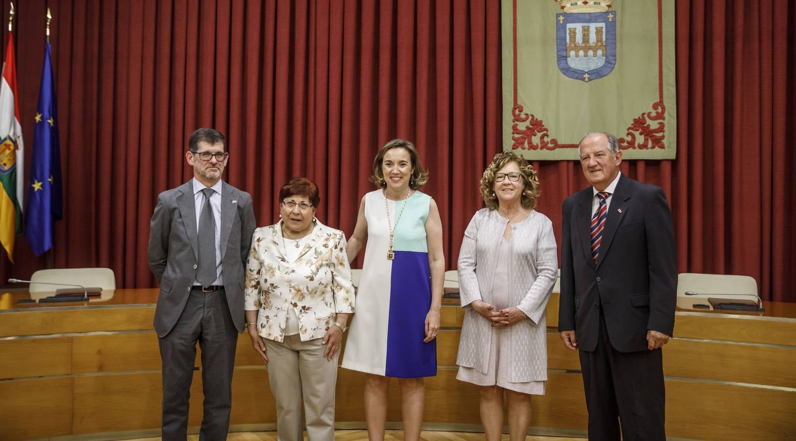 Acto de entrega de la Insignias de San Bernabé, en esta ocasión, al periodista Fernando Lázaro; la presidenta del CERMI, Manoli Muro; el médico Joaquín Yangüela; y la voluntaria María Jesús Romero