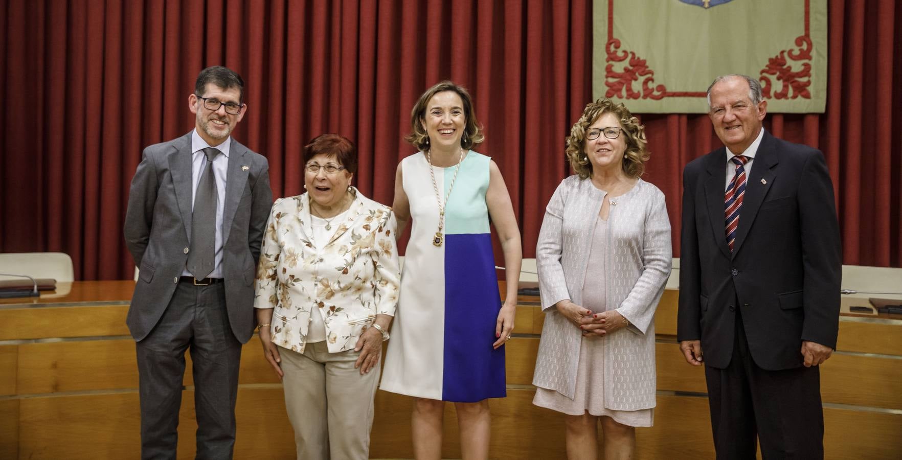 Acto de entrega de la Insignias de San Bernabé, en esta ocasión, al periodista Fernando Lázaro; la presidenta del CERMI, Manoli Muro; el médico Joaquín Yangüela; y la voluntaria María Jesús Romero