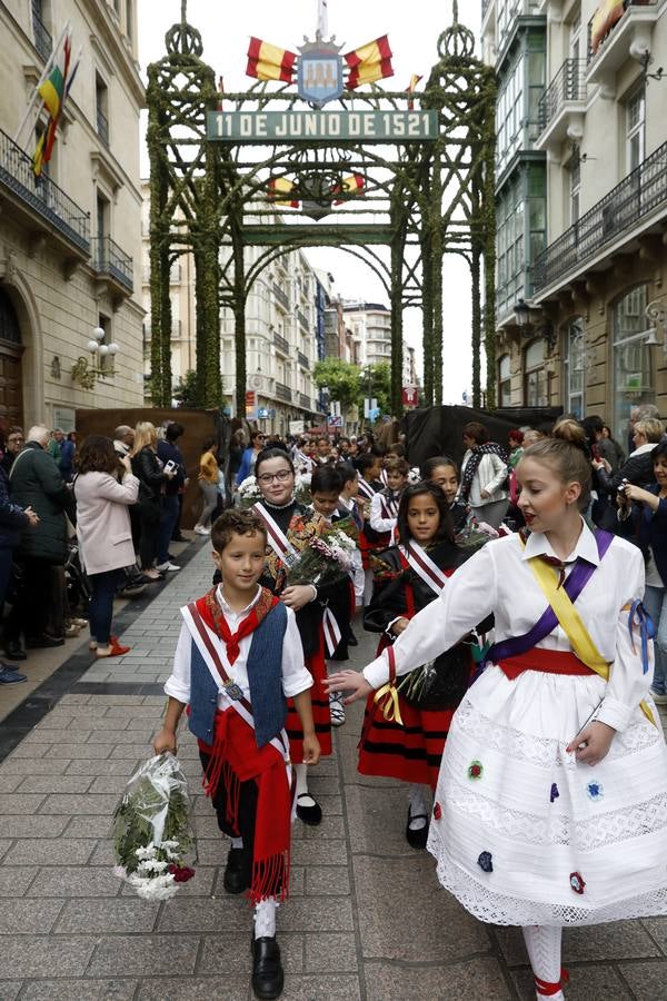 Fotos: Tradicional ofrenda de flores en El Revellín