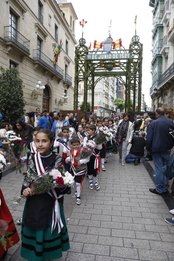 Fotos: Tradicional ofrenda de flores en El Revellín