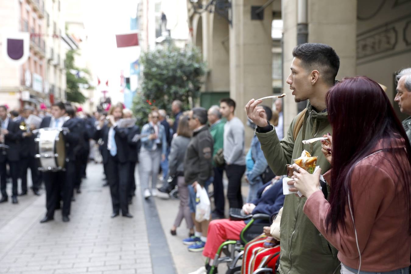 Fotos: Tradicional ofrenda de flores en El Revellín