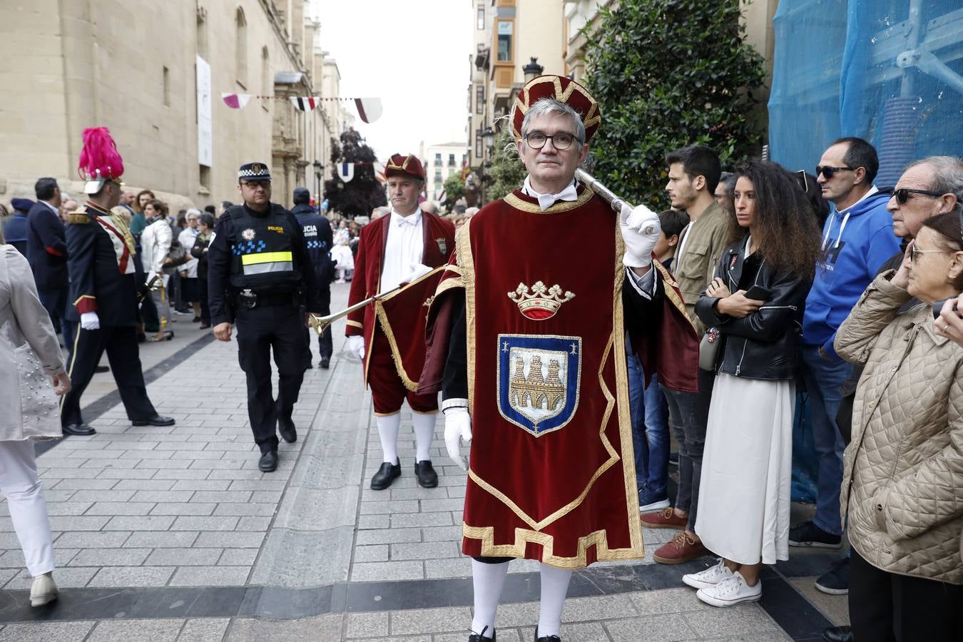 Fotos: Tradicional ofrenda de flores en El Revellín