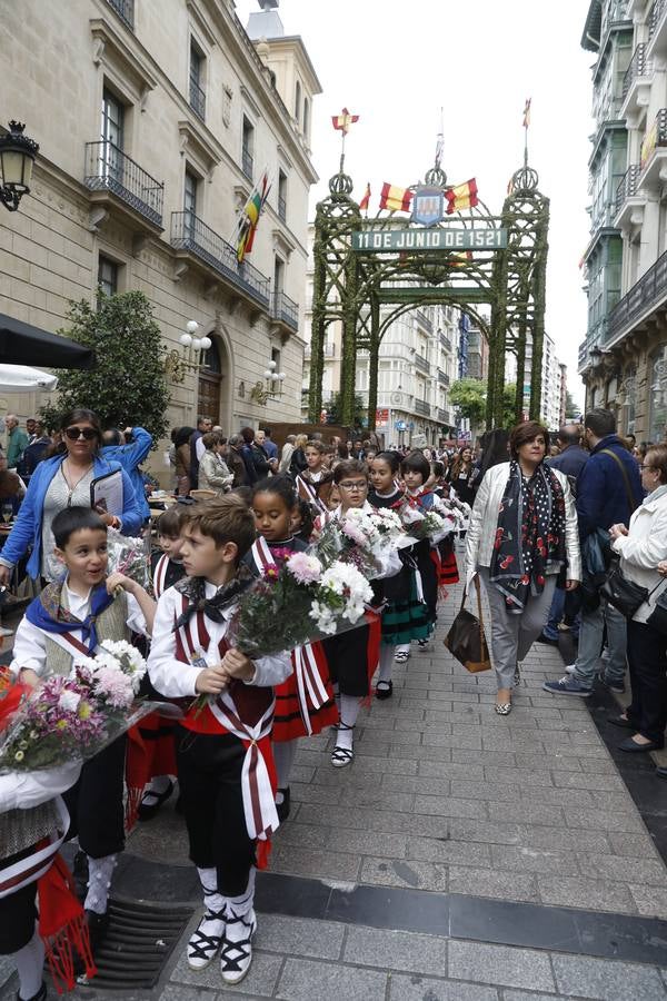 Fotos: Tradicional ofrenda de flores en El Revellín