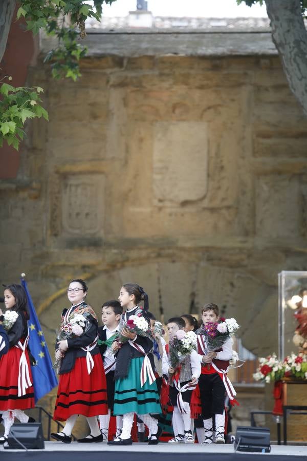 Fotos: Tradicional ofrenda de flores en El Revellín