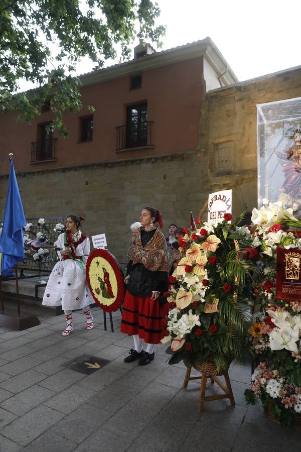 Fotos: Tradicional ofrenda de flores en El Revellín