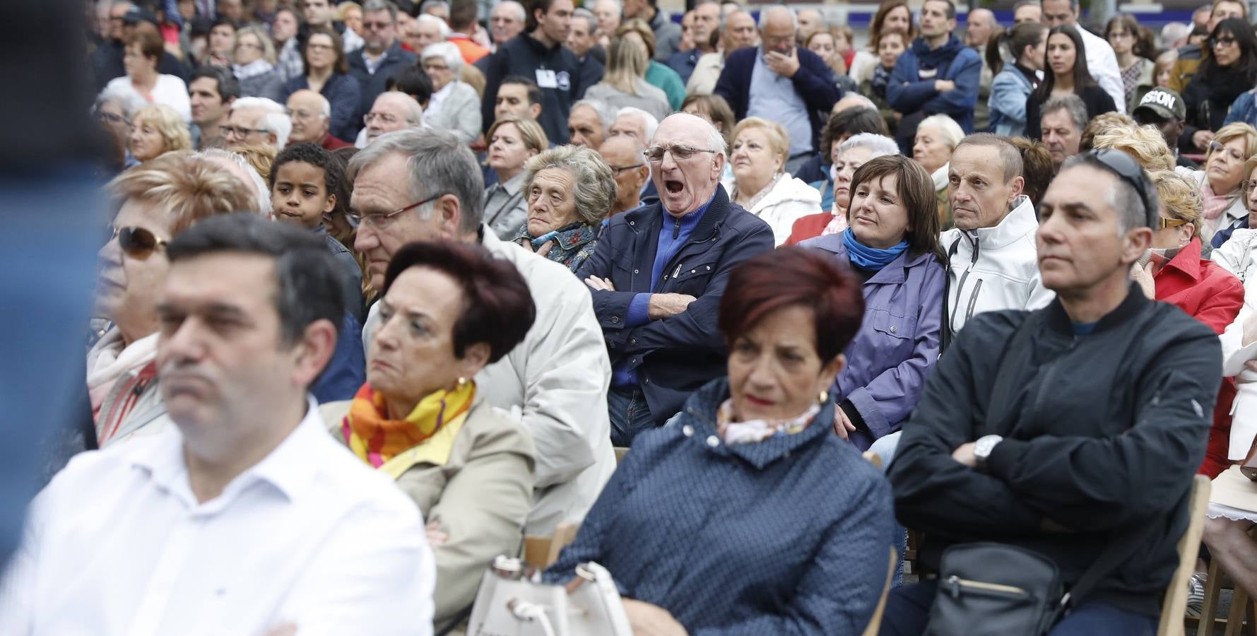 Fotos: Tradicional ofrenda de flores en El Revellín