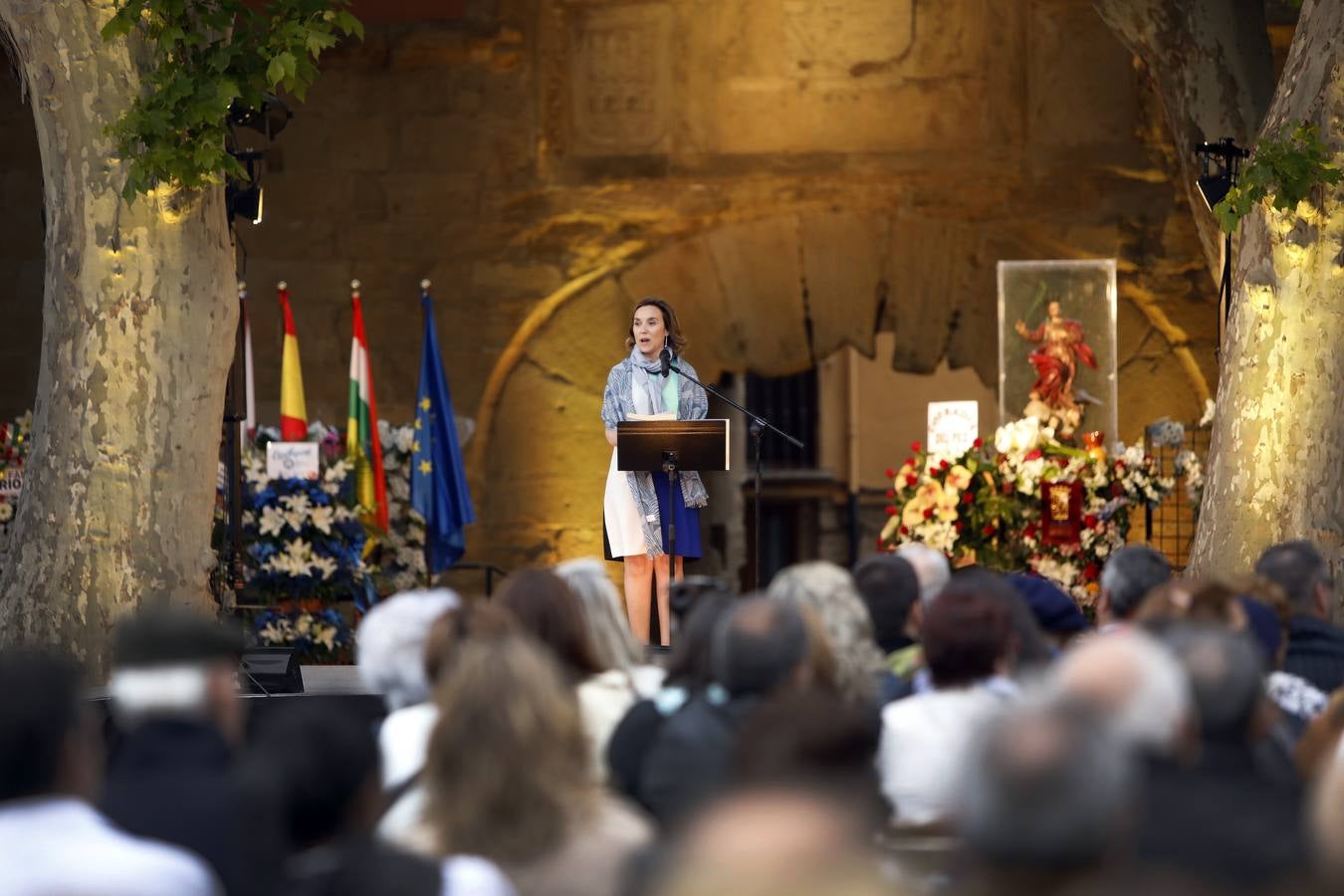 Fotos: Tradicional ofrenda de flores en El Revellín