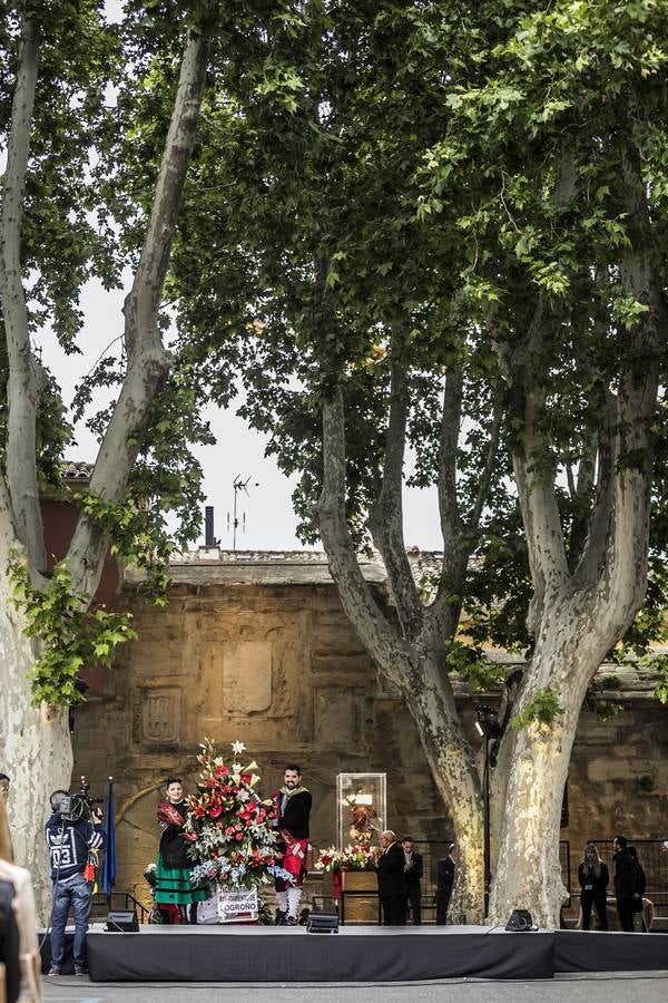 Fotos: Tradicional ofrenda de flores en El Revellín